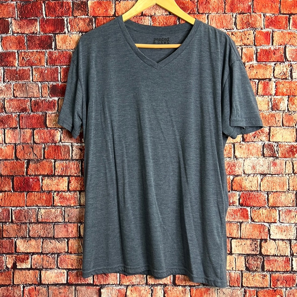Seeded & Sewn | XL | VNeck Tee